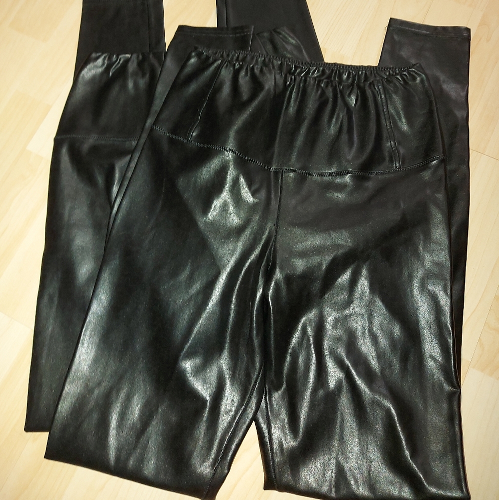 Wilfred Free Aritzia Vegan Leather 2 Pair Bundle - Picture 9 of 9